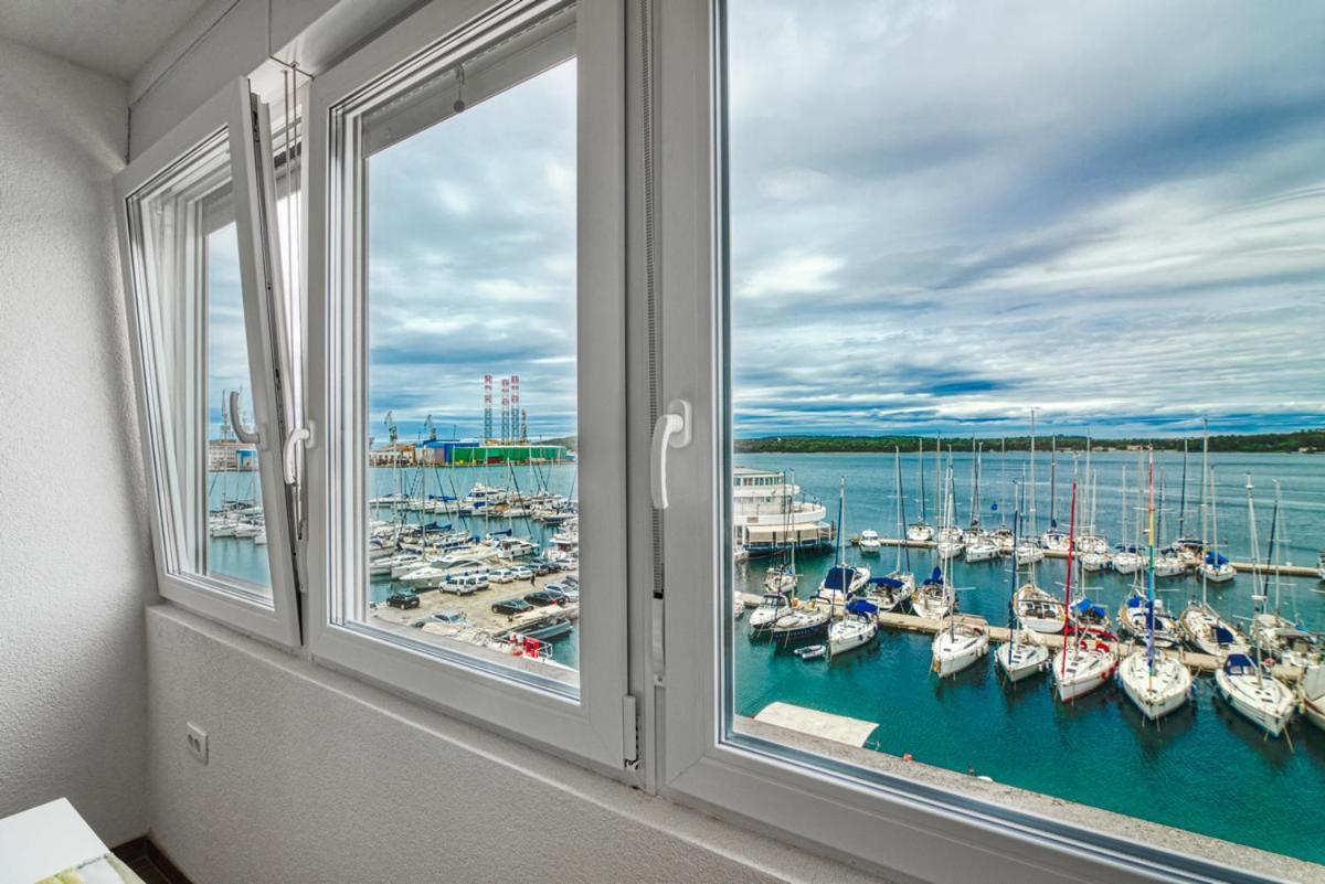 Apartment Marina With Sea View Pula Exterior photo